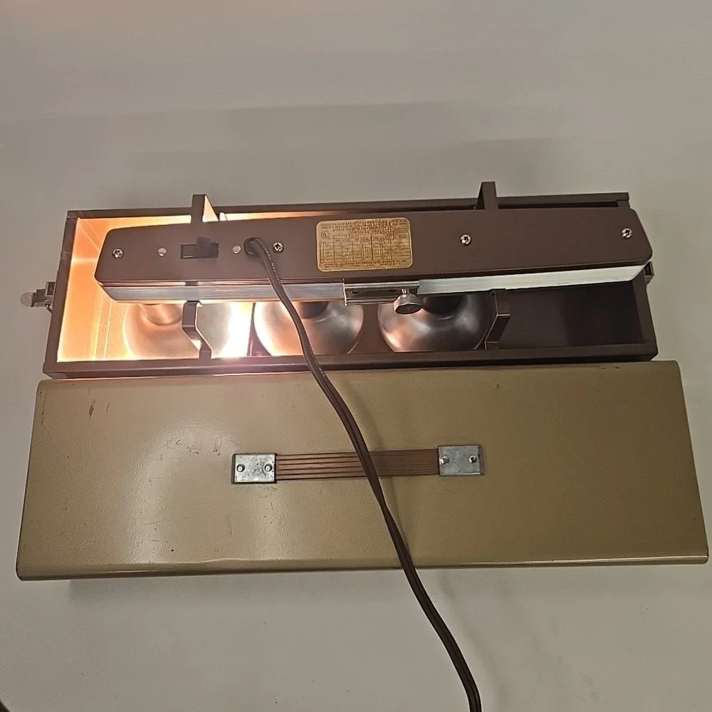 Vintage Movie Light Bar Case Tested 3 Bulbs Filming Photography (One Bulb Out)